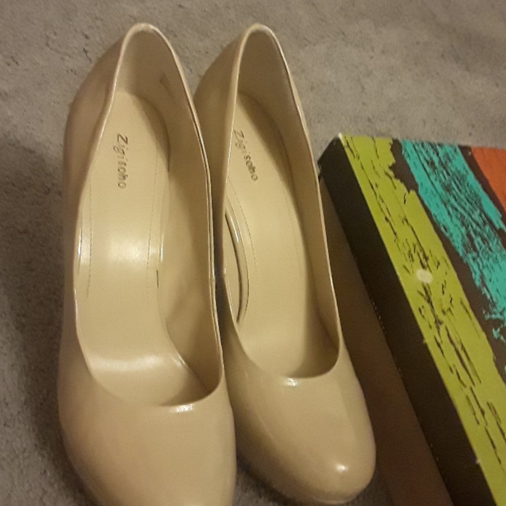 Shoes - Picture 3 of 4